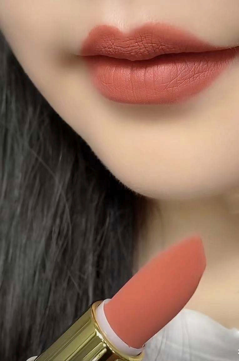 1 color,lipstick