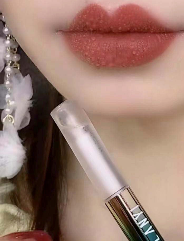 raincoat pen lipstick